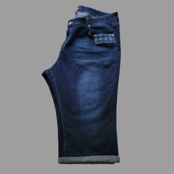 DkIN Capris Jean Med Wash Plus Size 24W - Picture 5 of 9